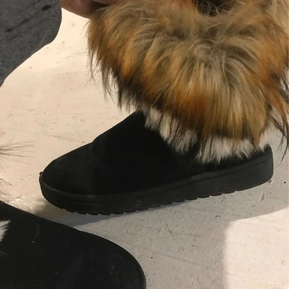 Size 7.5 boots - Picture 2 of 5